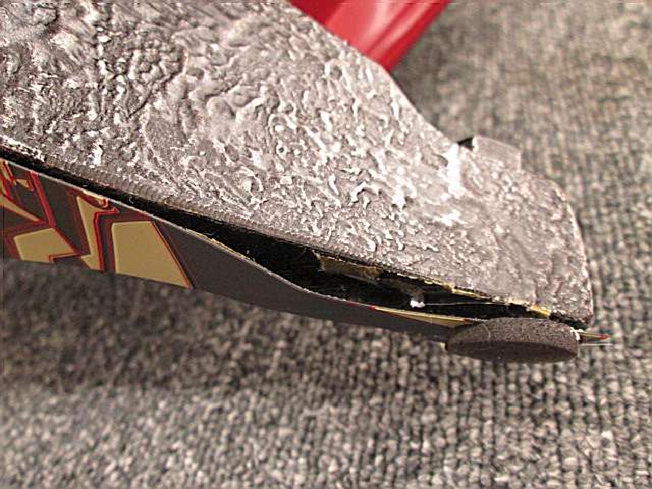 底面両面テープ剥がれあり