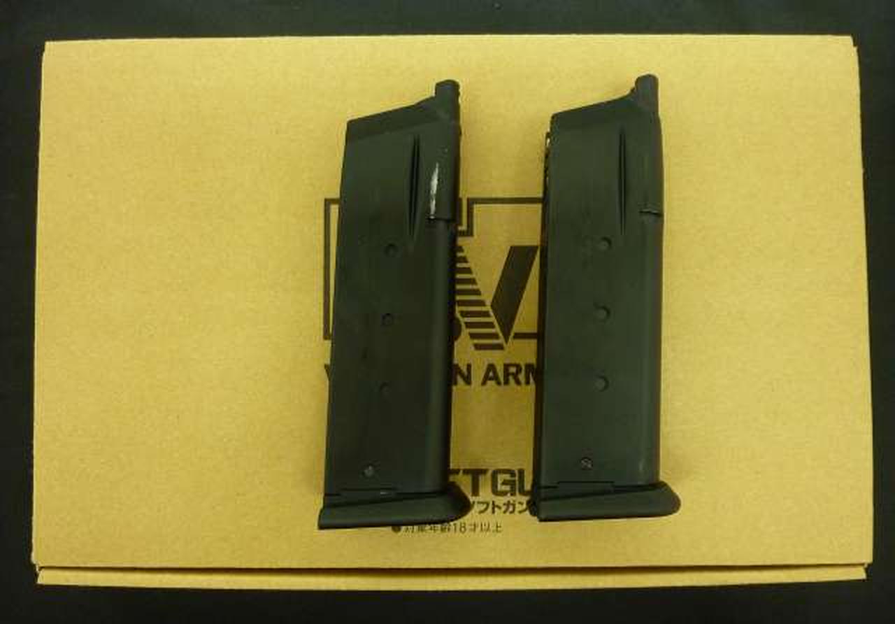 別売のマガジン2本付