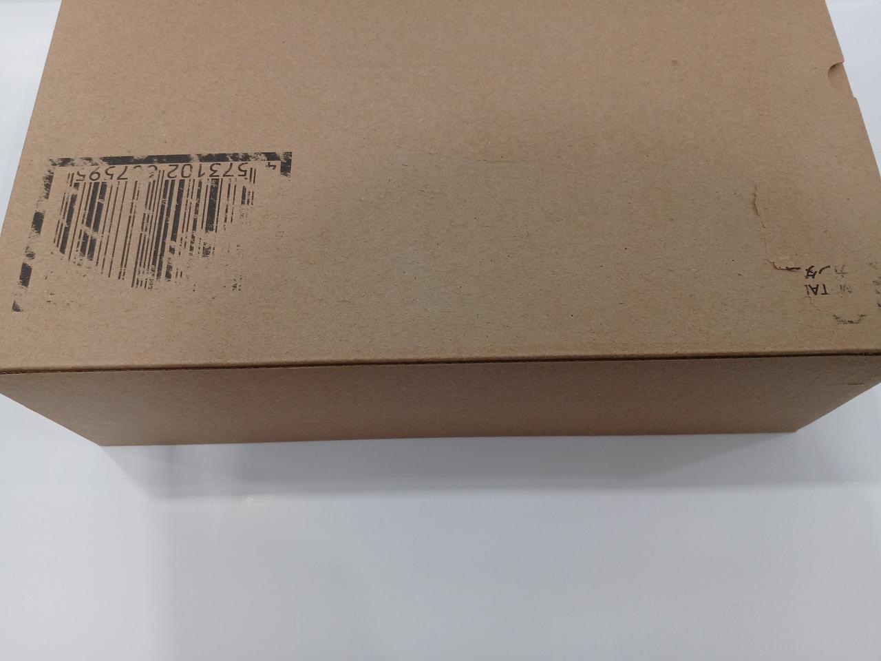 輸送箱に剥がれがあります