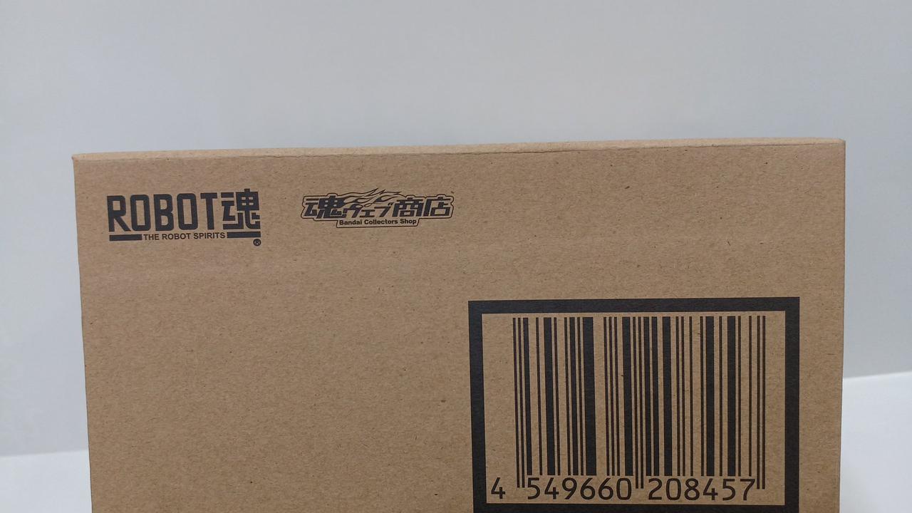 正面上部に折れ傷有