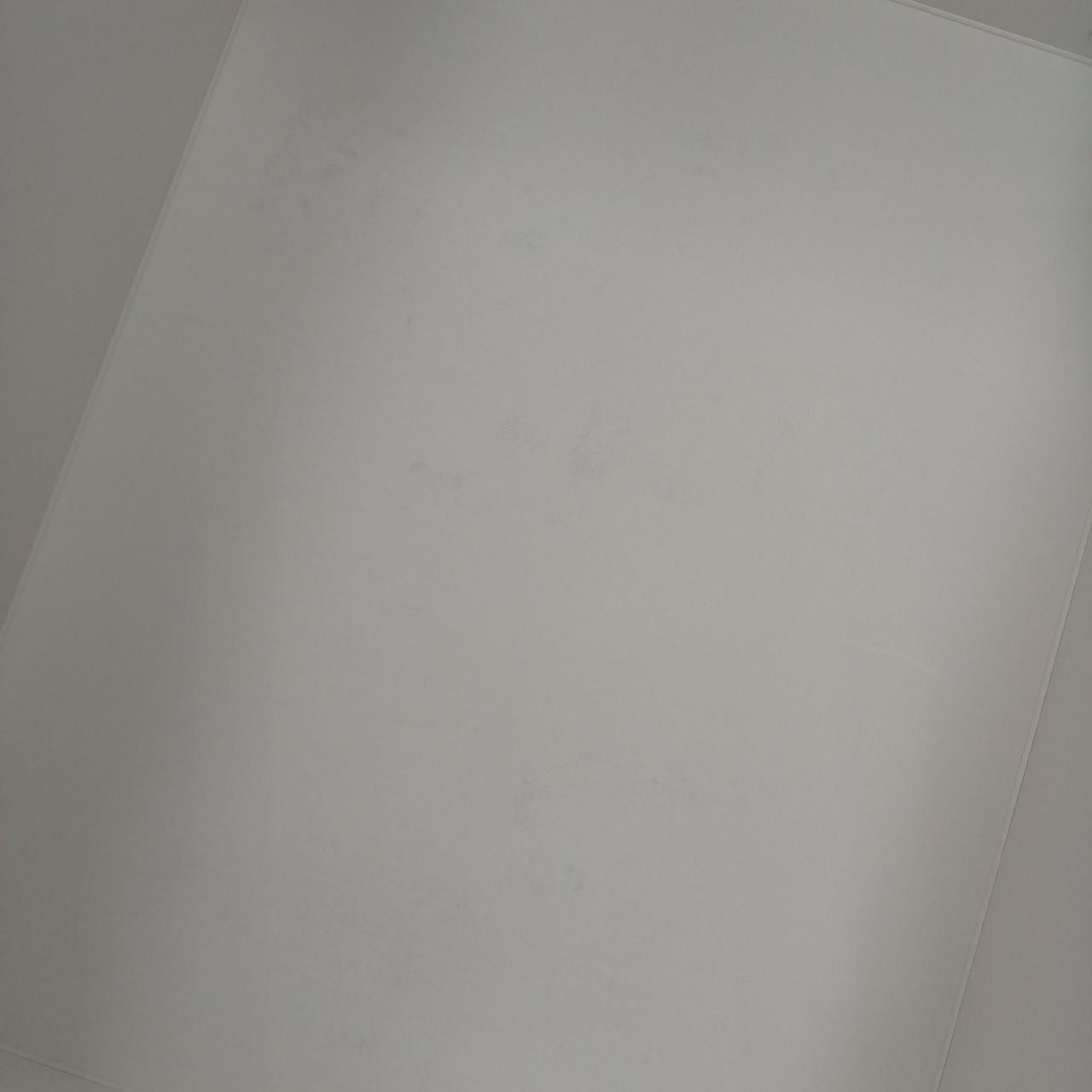 箱の内側に汚れ有