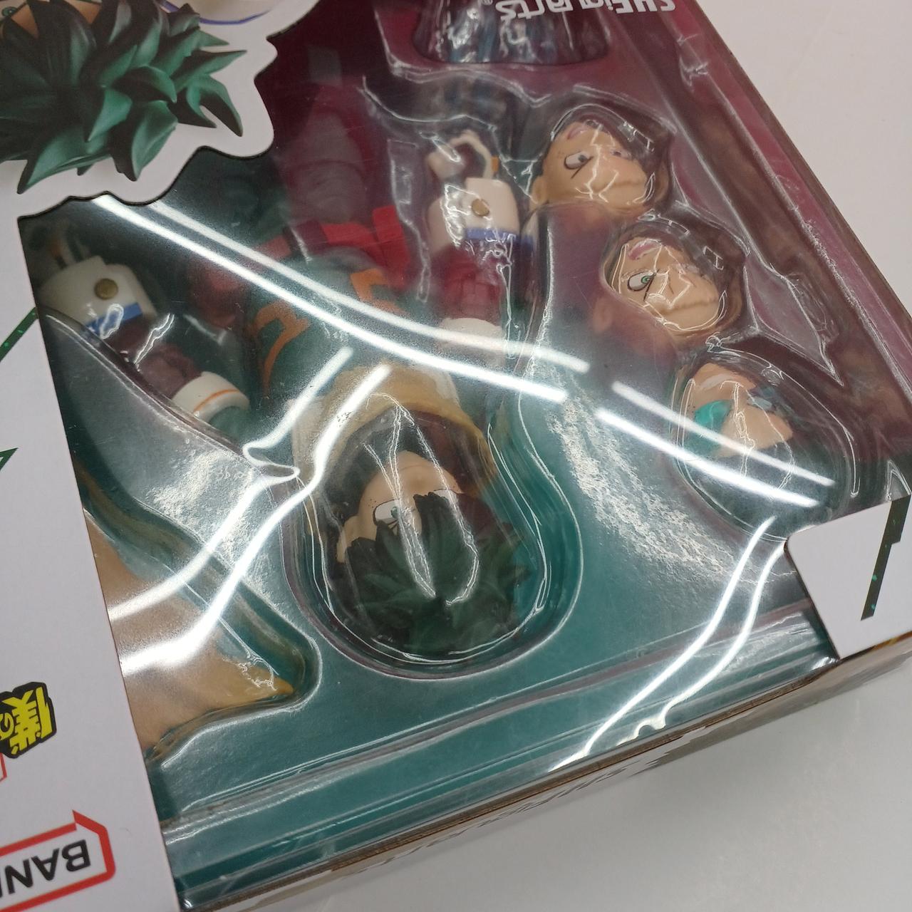 窓フィルムに凹み、スレ傷有