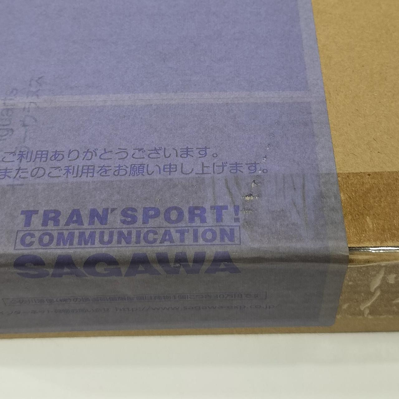 輸送箱に汚れがあります