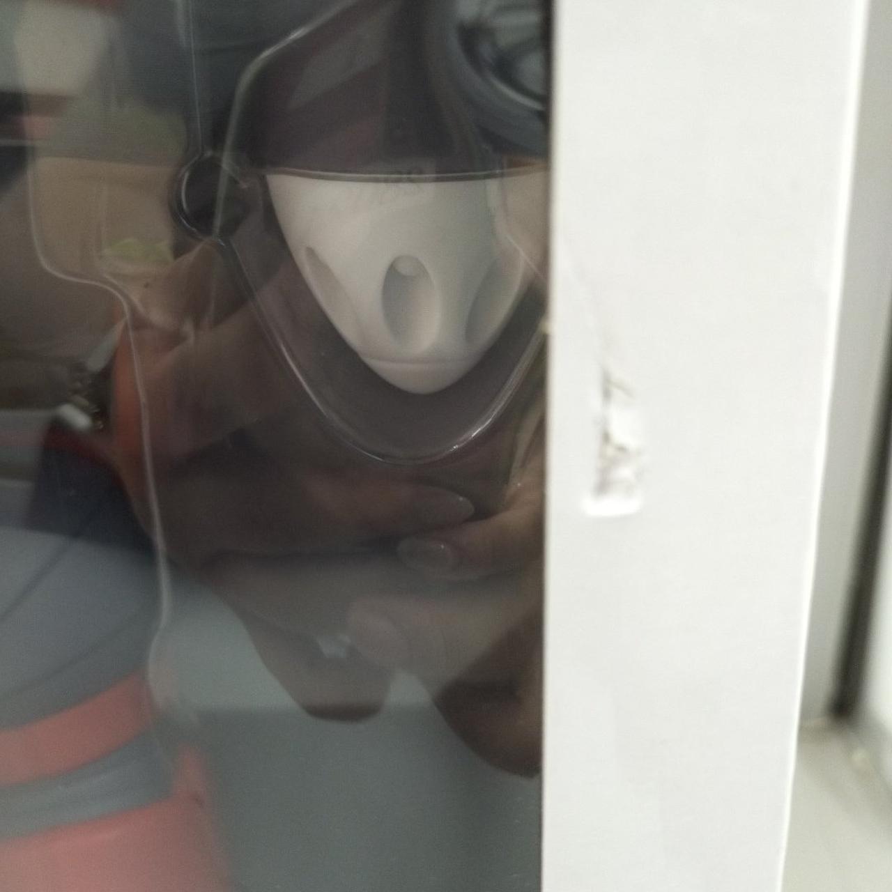 ヘコみ傷があります。ご確認下さい。