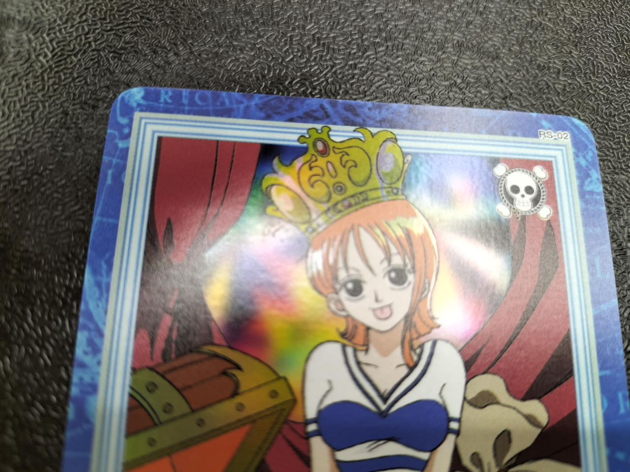 顔の左側に加工のムラのような箇所有り。