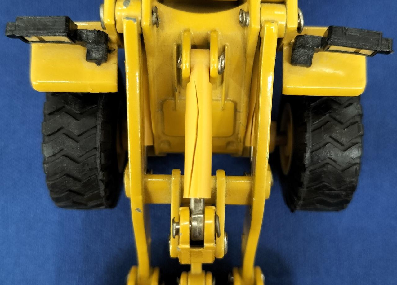 ひび割れております。