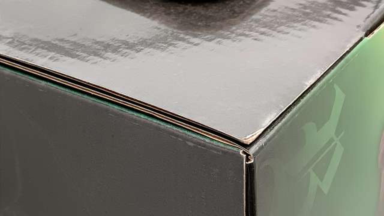 箱正面右後ろ角傷み有