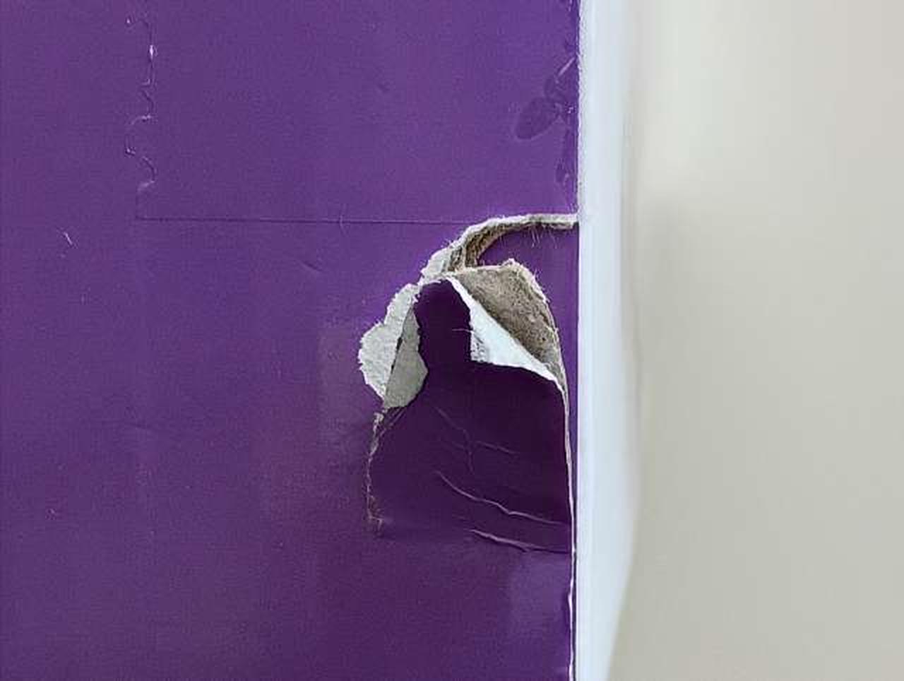 箱上　右側　破れ有