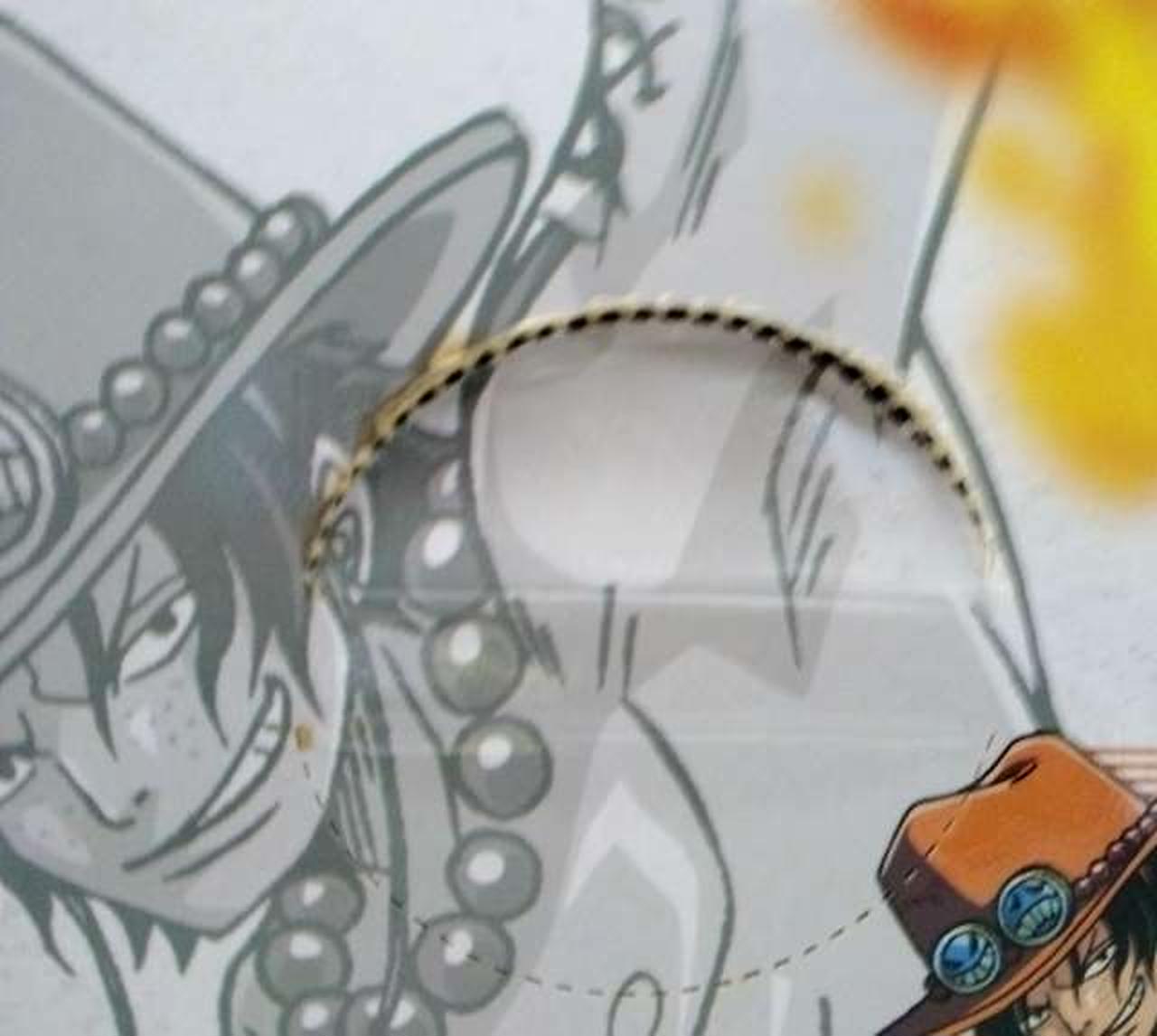 箱に穴が空いてます