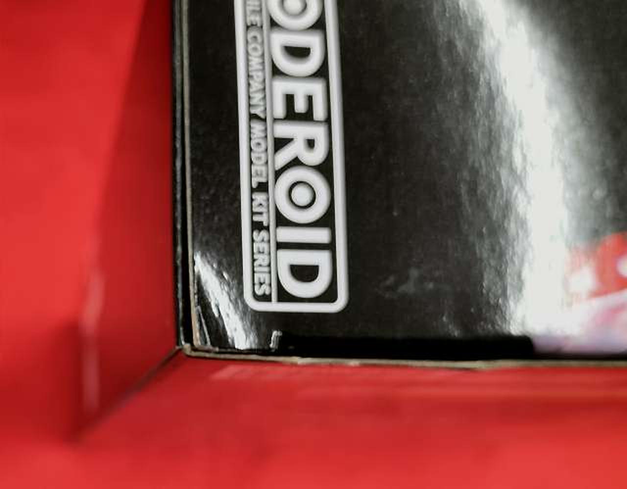 多少の箱傷みあり