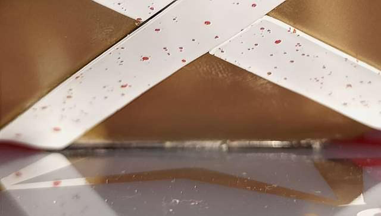 台座、本体間、接着剤による汚れあり