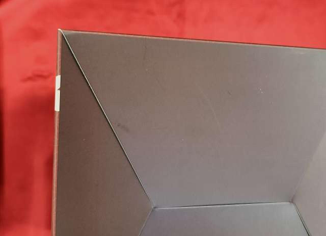 多少の箱傷みあり