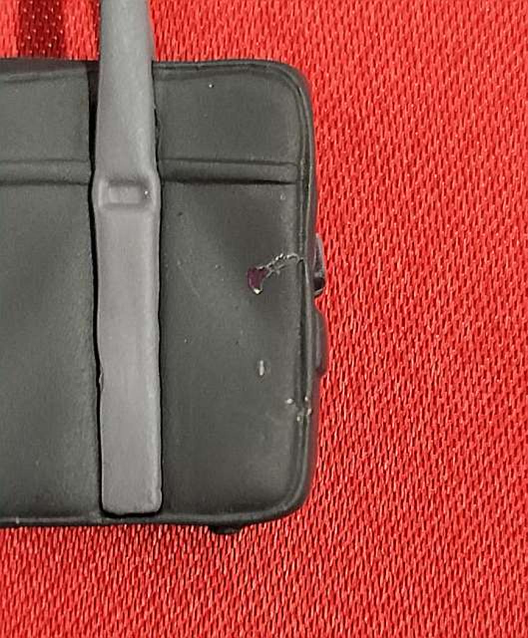 カバン傷みあり