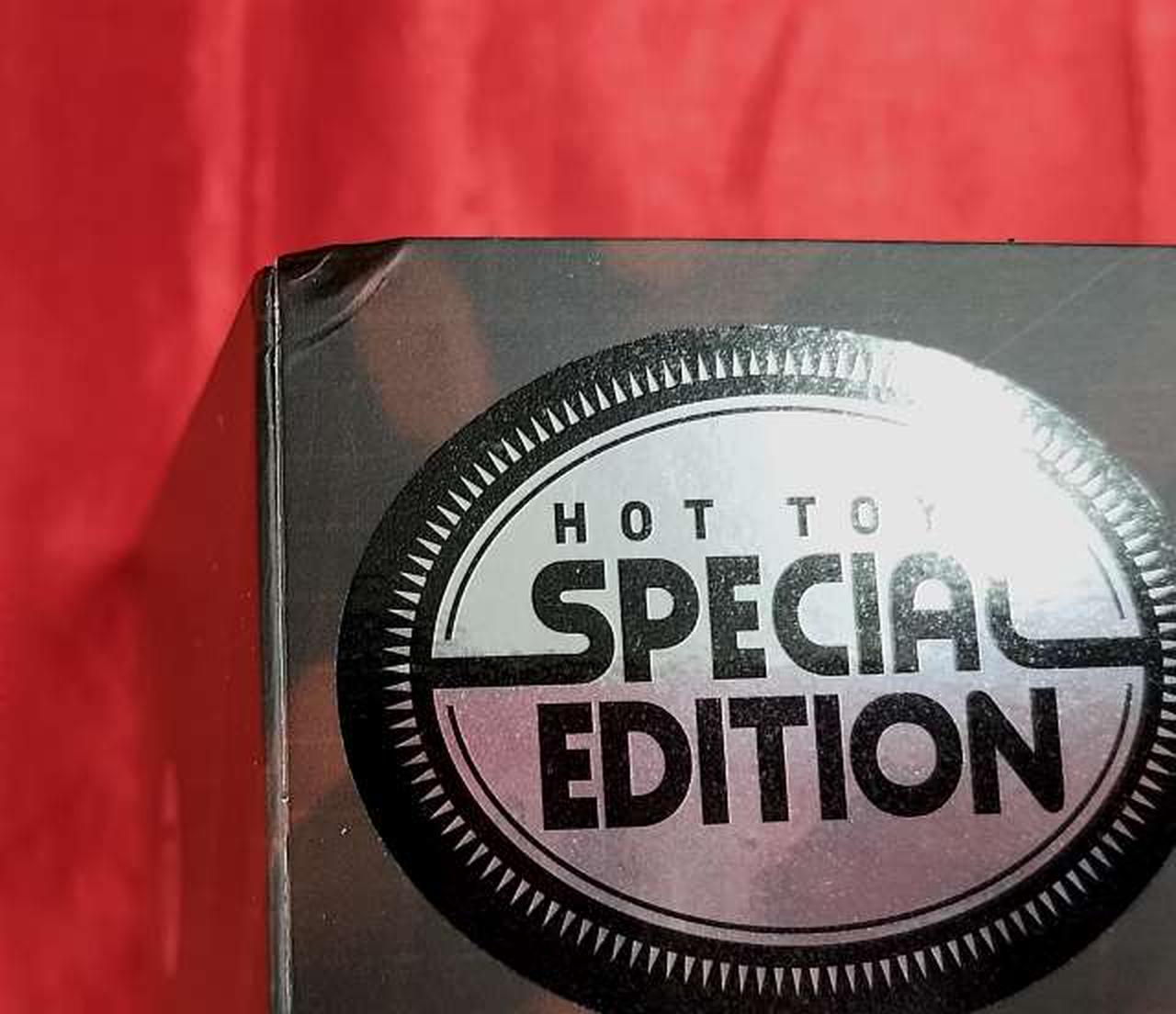 多少の箱傷みあり