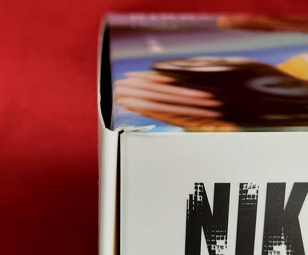 多少の箱傷みあり