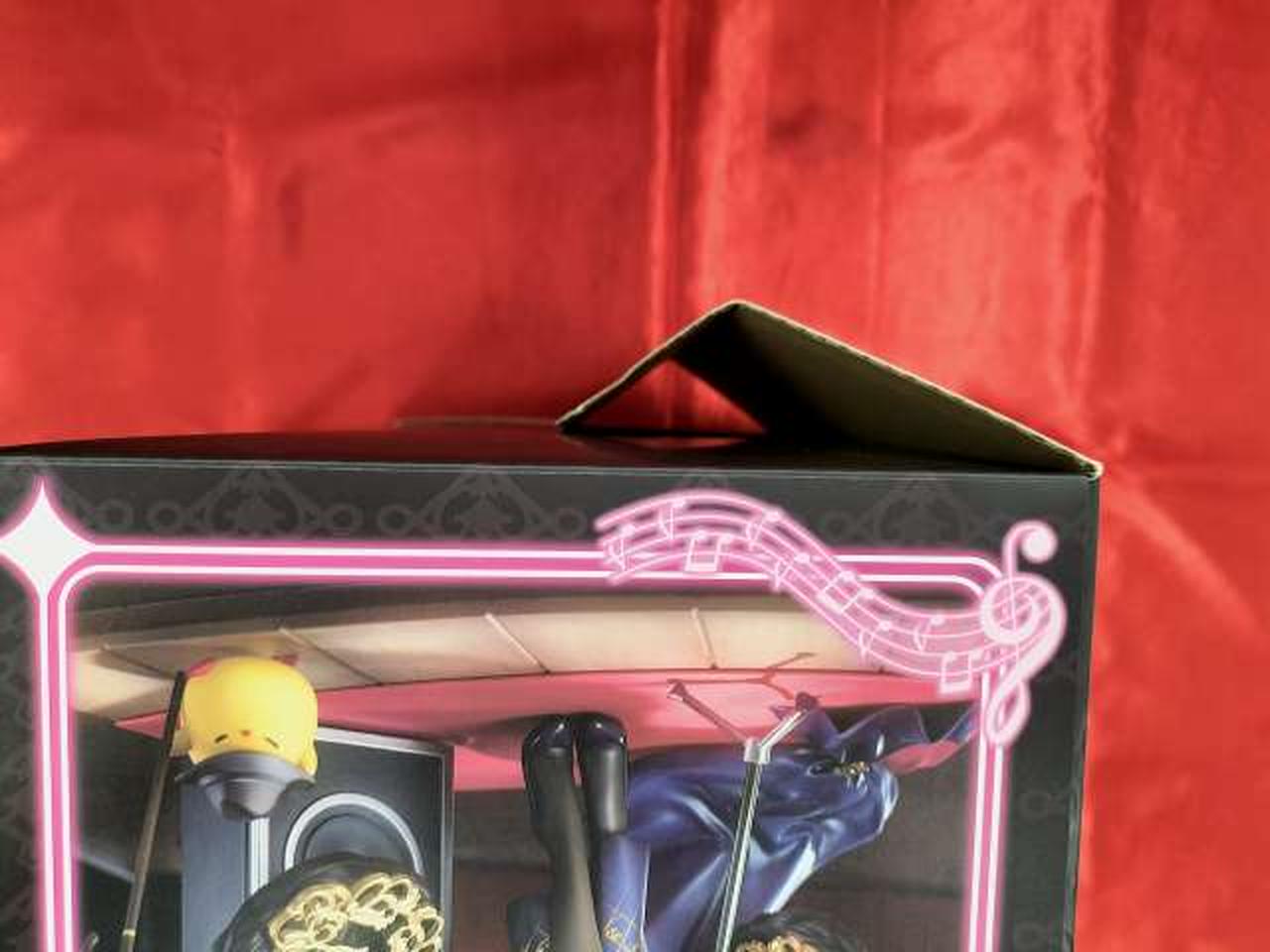 底開け跡、箱傷みあり