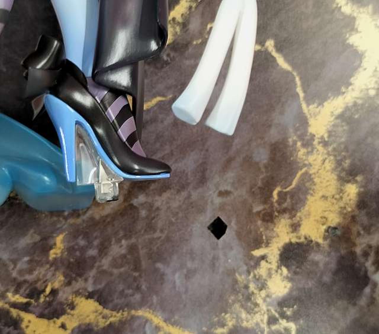 台座接着剥がれあり