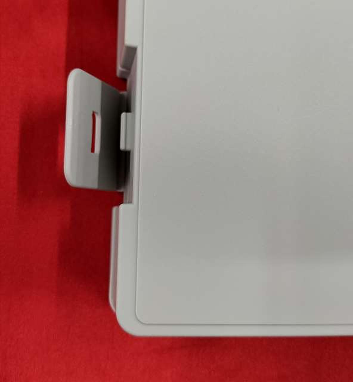 ケースのロックが緩くなっています