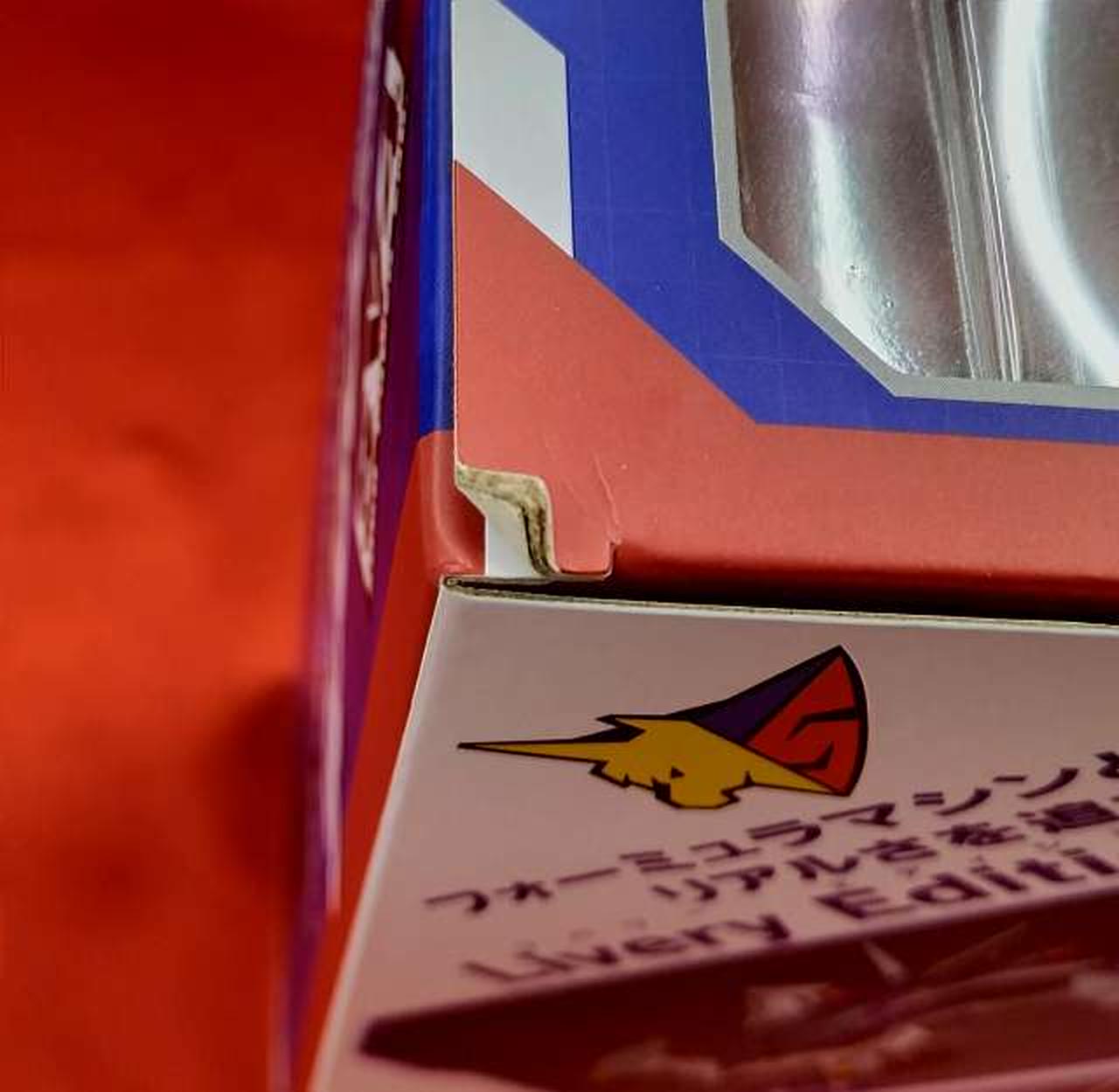 多少の箱傷みあり