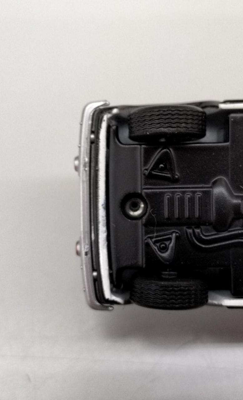 裏面に少し汚れあります。