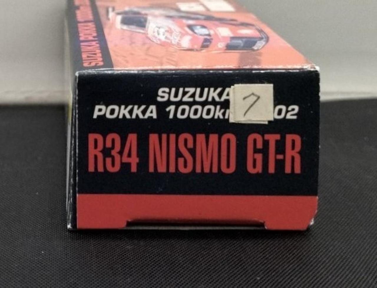 箱傷みあり、
シール付いています。