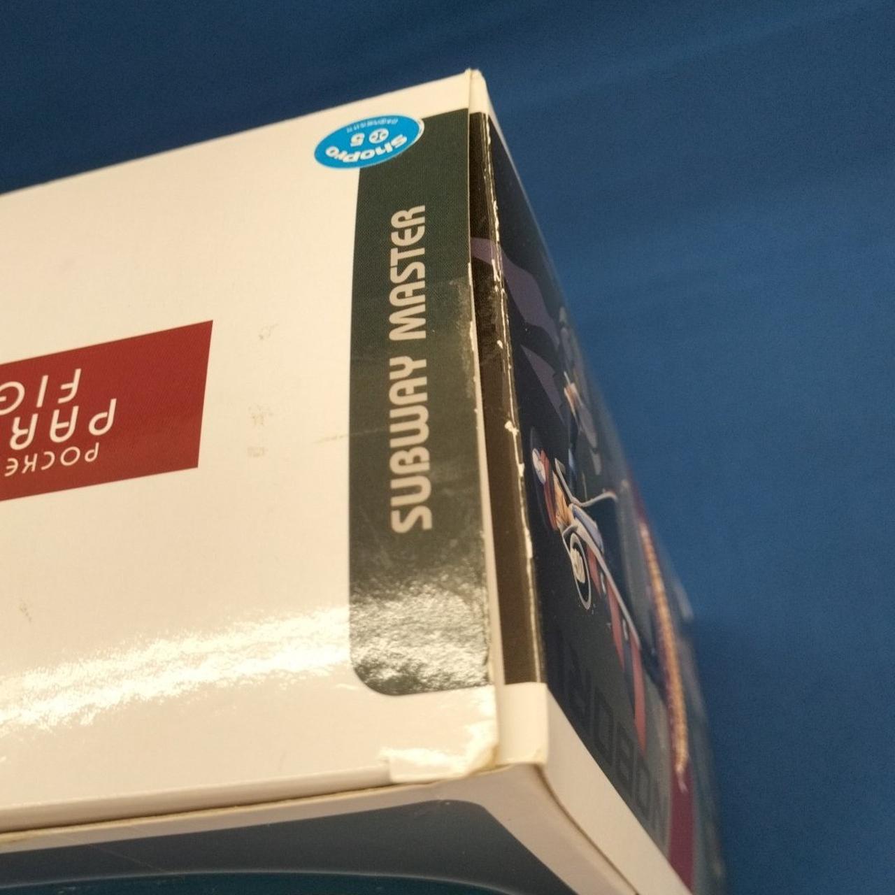 箱に傷みあります。