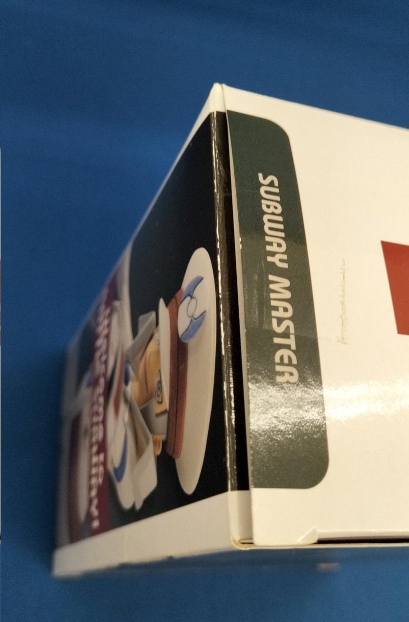 箱に傷みあります。