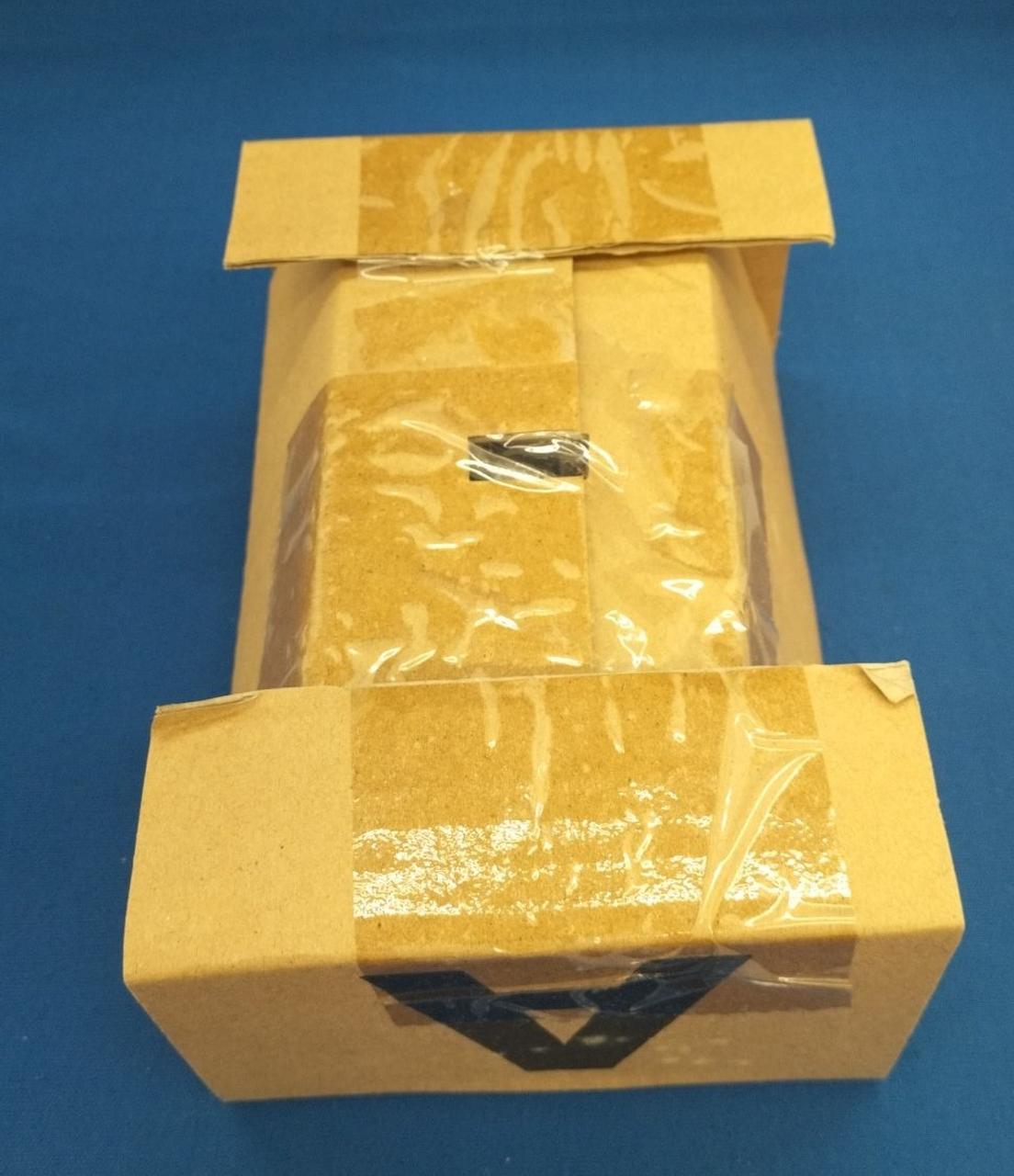 光の加減で段ボールの色実物と若干違います