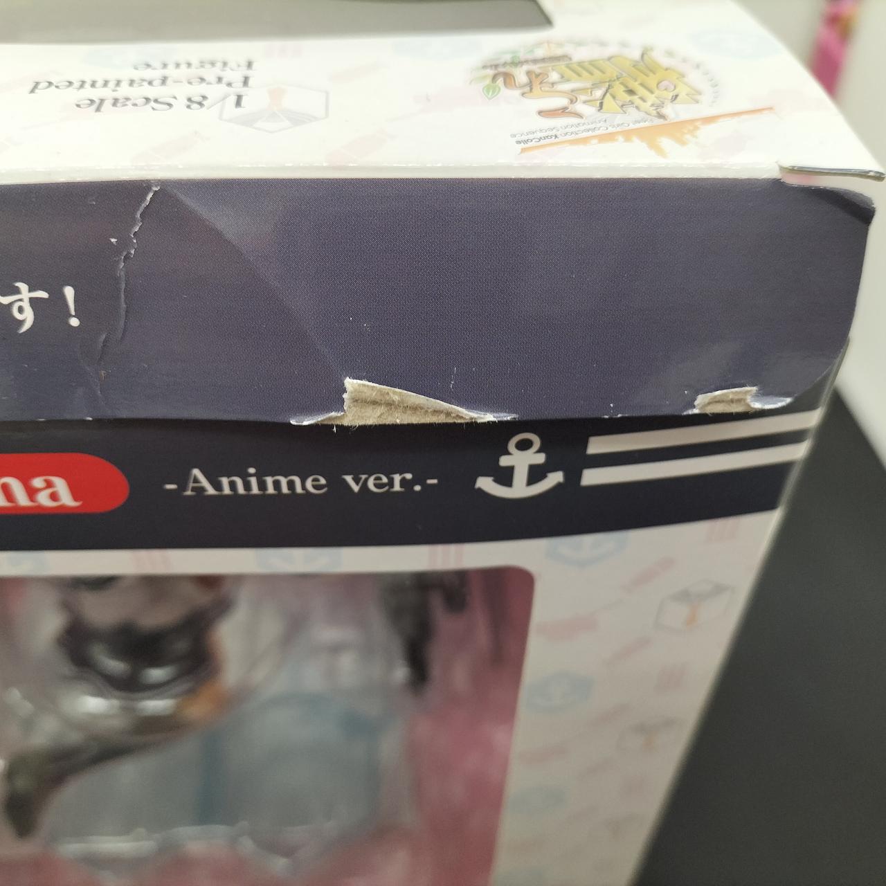 箱に傷みあります。