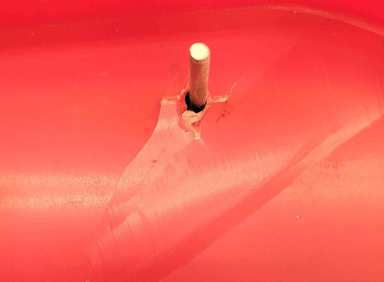 本体に破損あります。