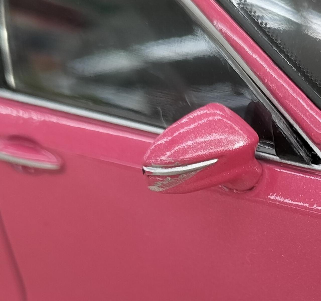 ドアミラーにキズあり