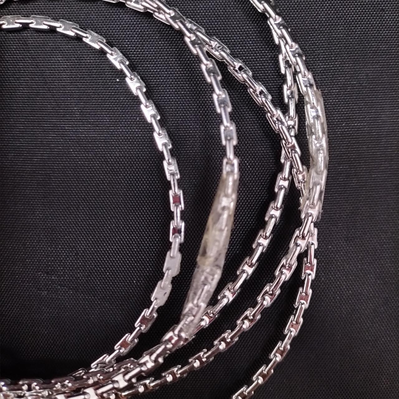 破損箇所テープで補修してあります