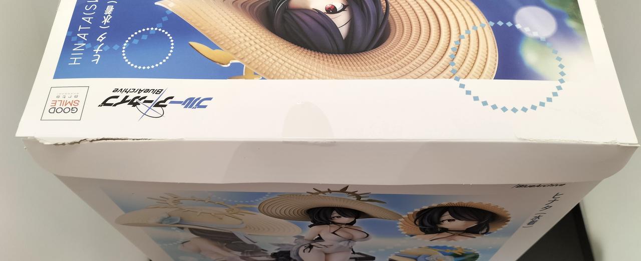 箱に破れあります