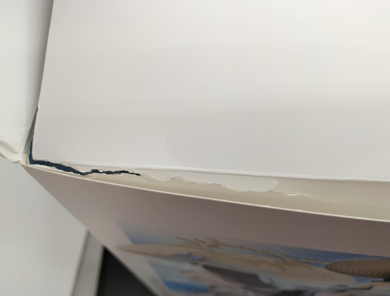 箱に破れあります