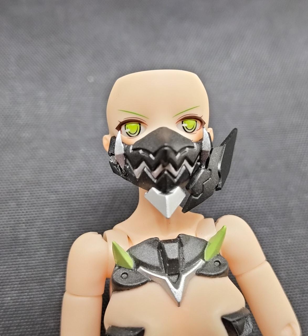 マスクの左側破損してます