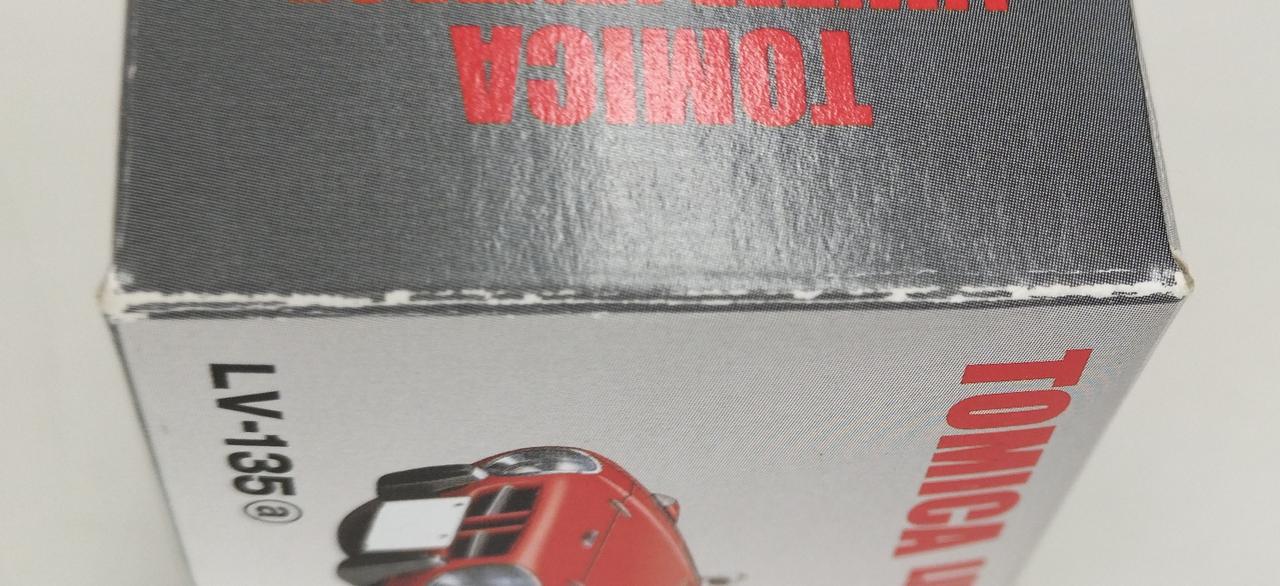 箱傷みあります。