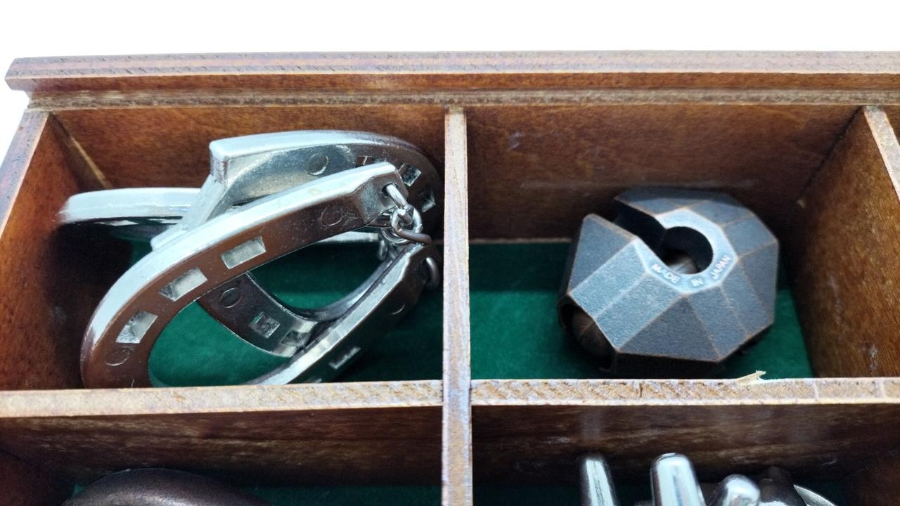 中古　はずる　すべて上級者向けセット　
８点セット
難易度６　難易度５　パズル Amazon | 上級セットB 上級セットB ハナヤマ はずる (HUZZLE