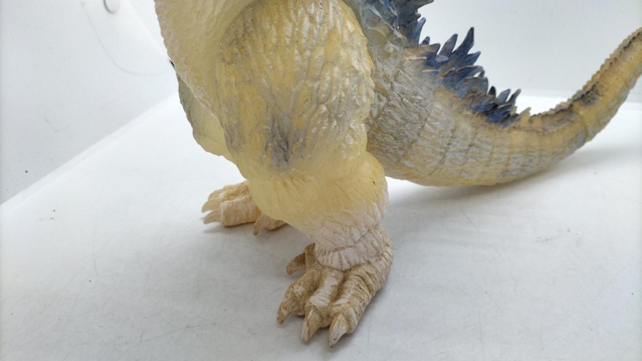 BANDAI『ゴジラ2003 ソフビ(劇場限定版)』一般販売なし Amazon.co.jp: ムービーモンスターシリーズ 劇場限定 ゴジラ
