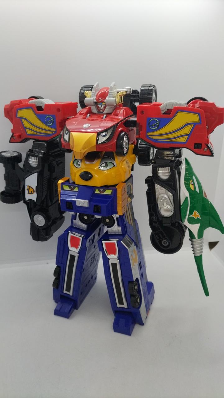 ゴーオンジャー ゴローダーGT。 ホイールから整ったプロポーションになるのが