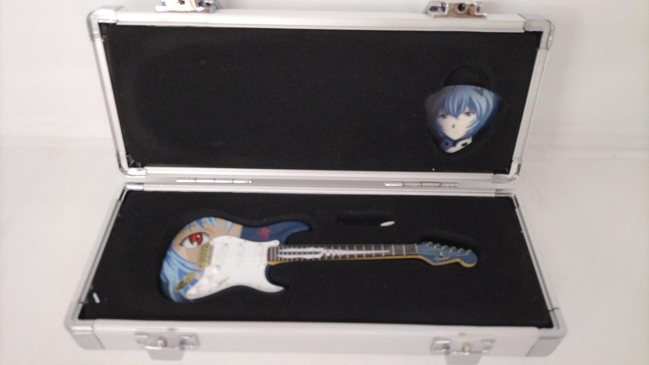 エフトイズ 新世紀エヴァンゲリオン 綾波レイ 1/8 ギター fender フェンダー人類奏者計画」!? 綾波レイがギターに・・・: J-CAST