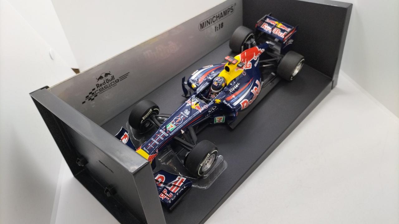 ミニチャンプス F1 Red Bull Racing RB7 1/18 Red Bull Racing RB7 #1 - Die-cast model - Minichamps 110110001