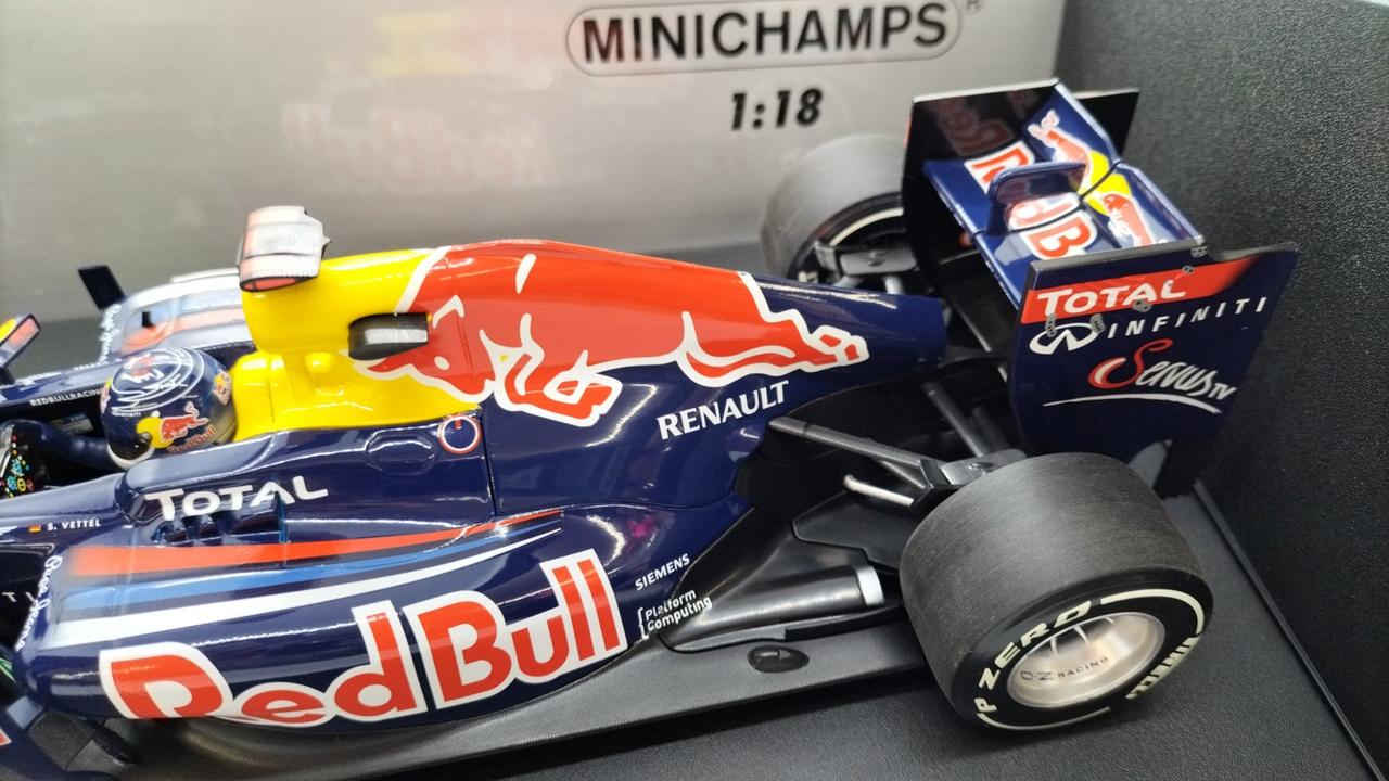 ミニチャンプス F1 Red Bull Racing RB7 1/18 ミニチャンプス(MINICHAMPS)|1/18 RED BULL RACING RB7 JAPAN