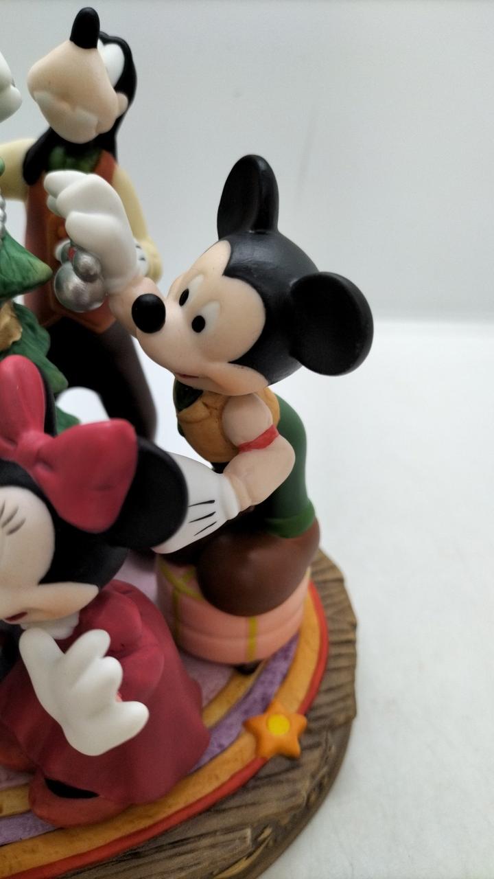 ディズニー クリスマスファンタジー1999 陶磁器の置物 ディズニーリゾート ディズニー クリスマスファンタジー1999 陶磁器の置物