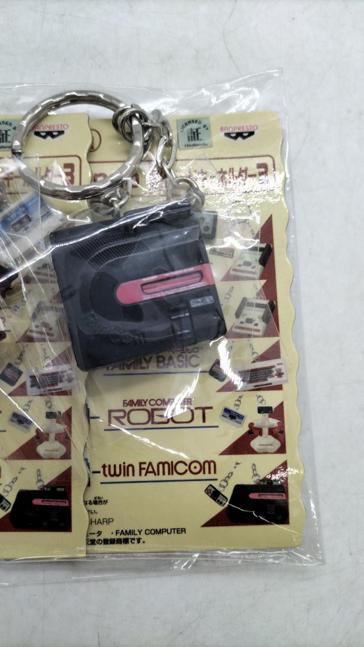【超希少品】Nintendo歴代ハードキーホルダー3　フルコンプ全5種類 任天堂 Nintendo 歴代ハード キーホルダー3 全5種セット（1982年〜1986