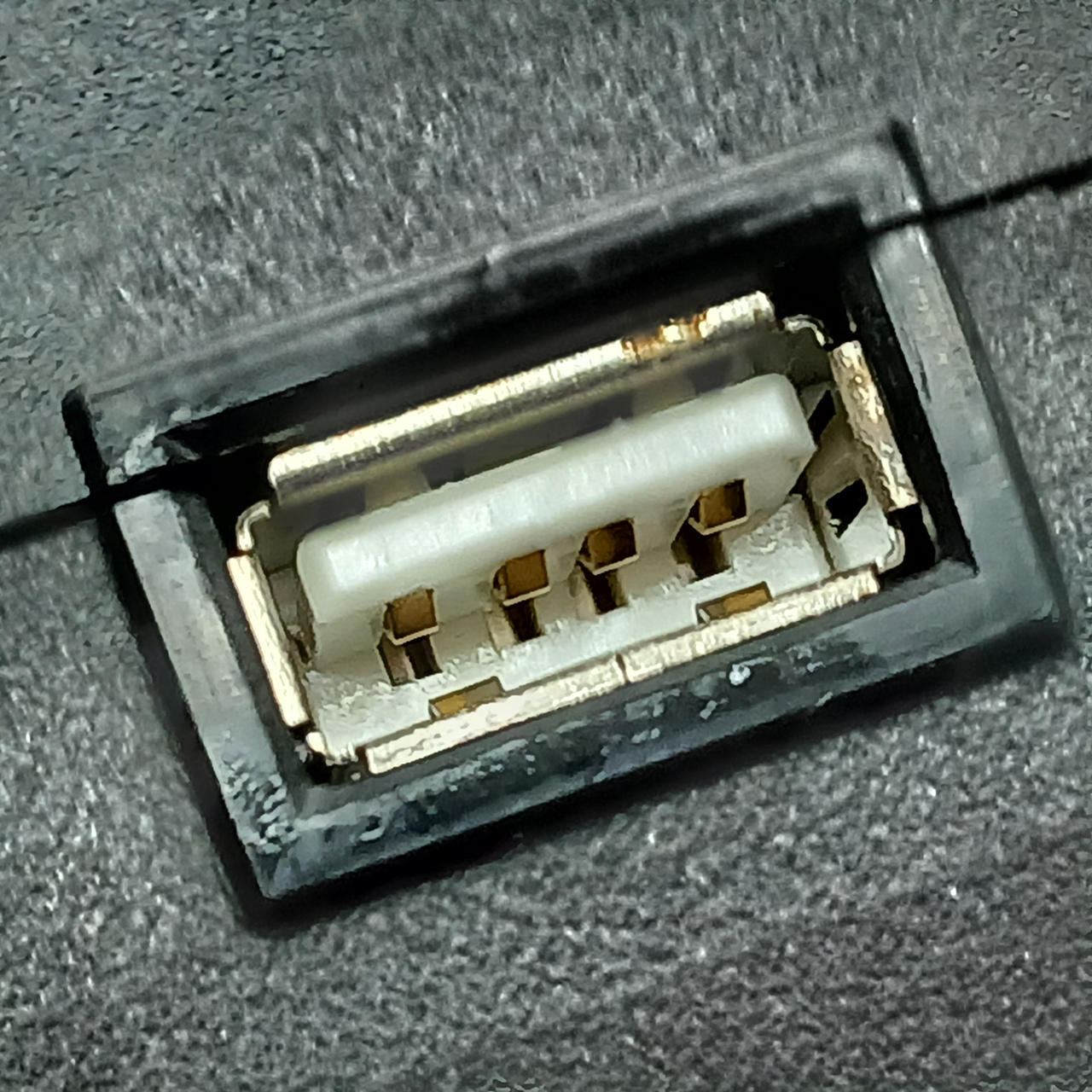 USB端子部分接続·通電OK でした