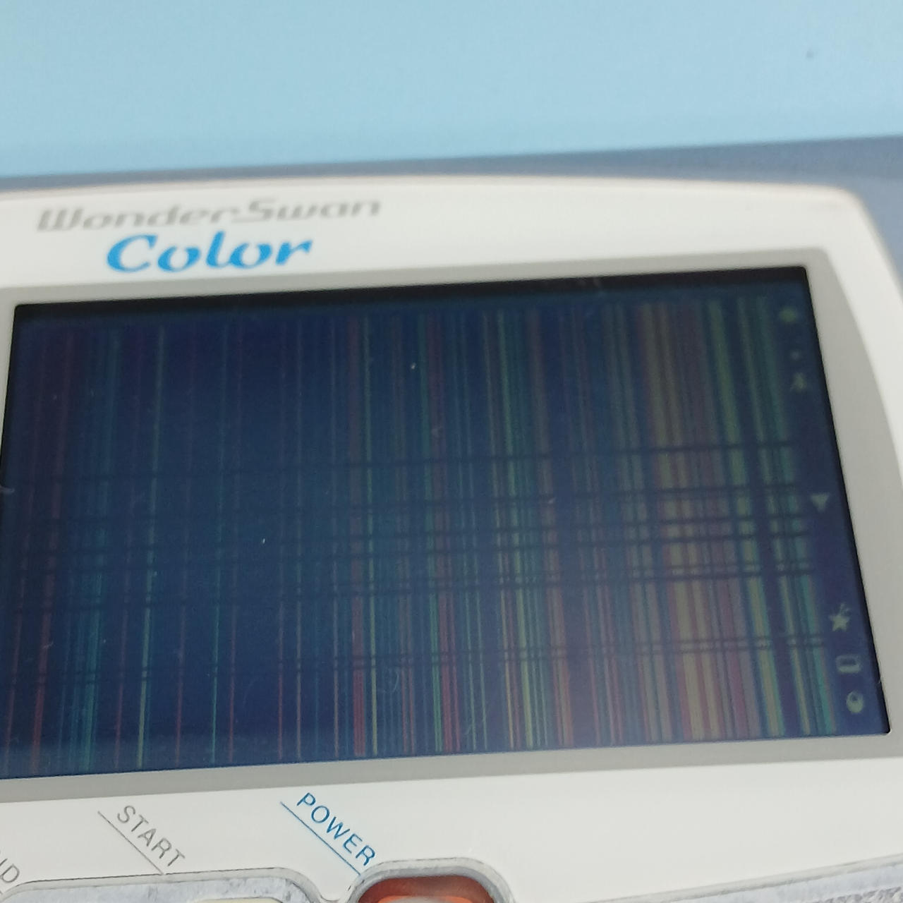 電源を入れると格子状に線が出るのみです。
