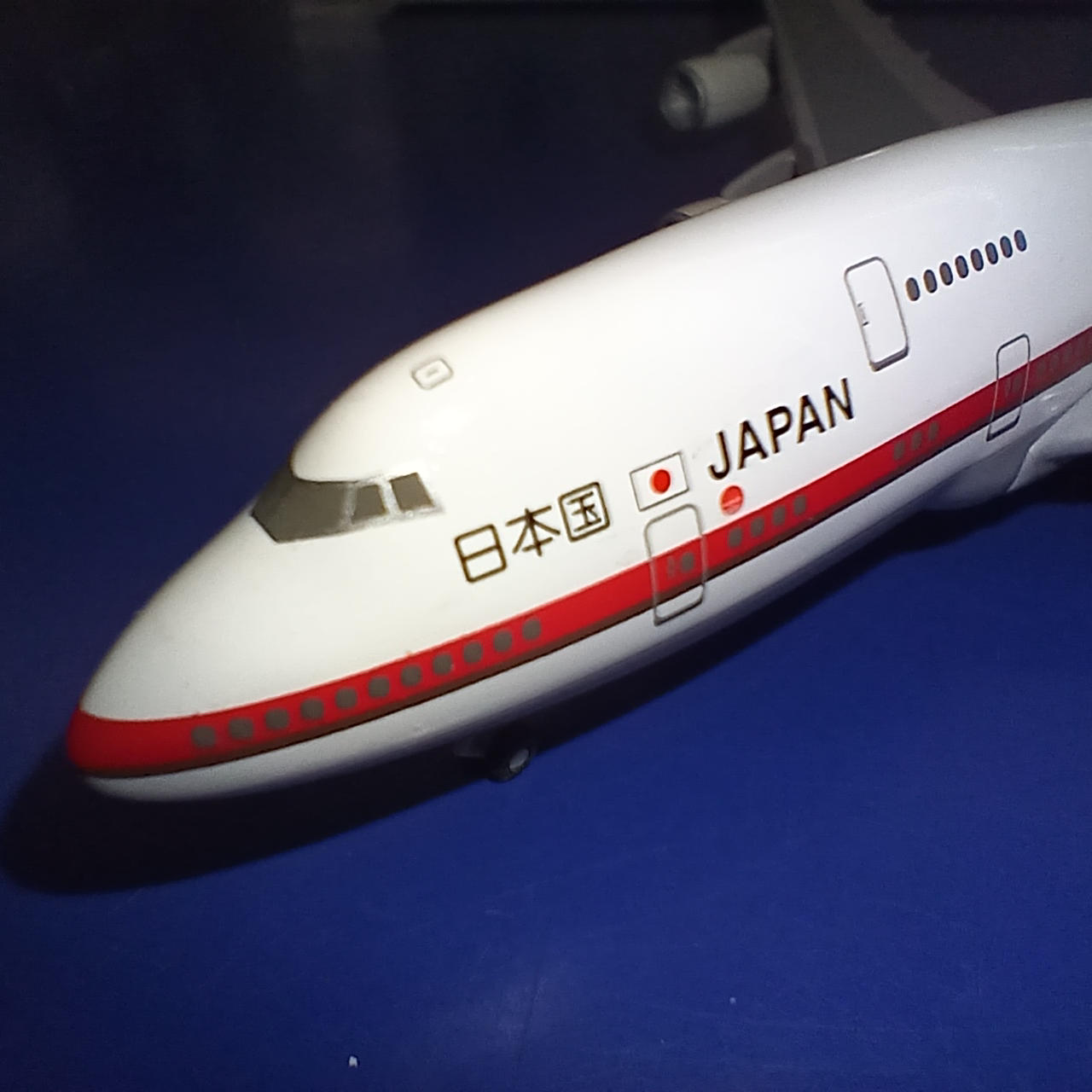 空自50th記念ロゴ付(ドア横赤丸部分)