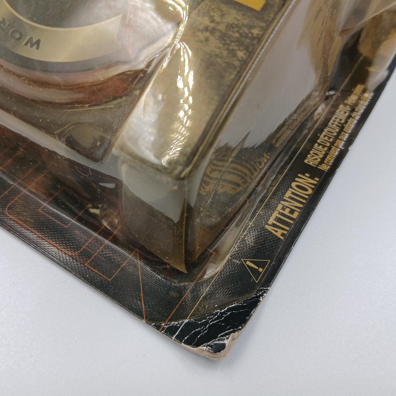 パッケージ角傷みあり