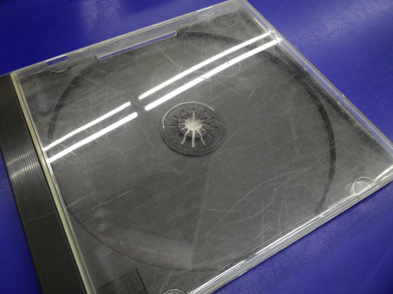 プラケース傷目立ちます