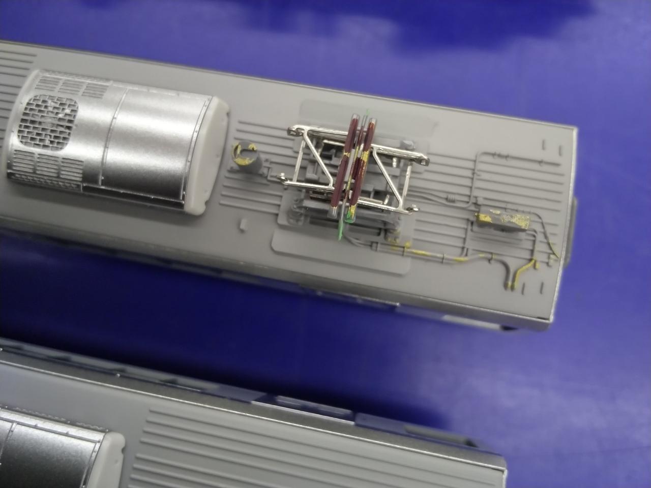 モハ222-2501パンタグラフ色差し